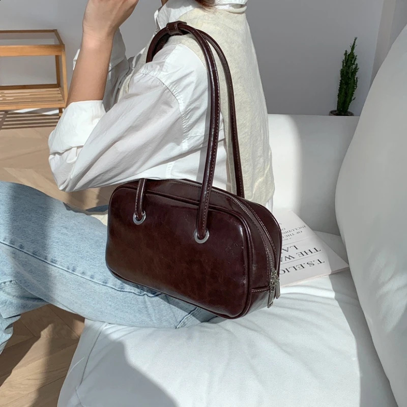 Retro Oil Wax Textured Underarm Bag Large Capacity Shoulder Bag Handbag Boston Pillow Bag Womens Bag 240723