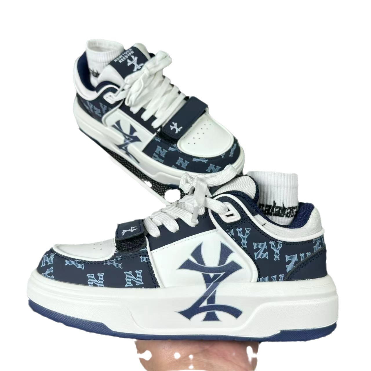 Niche letter design bread shoes men and women to increase couples casual light sports daddy shoes 2025s hot