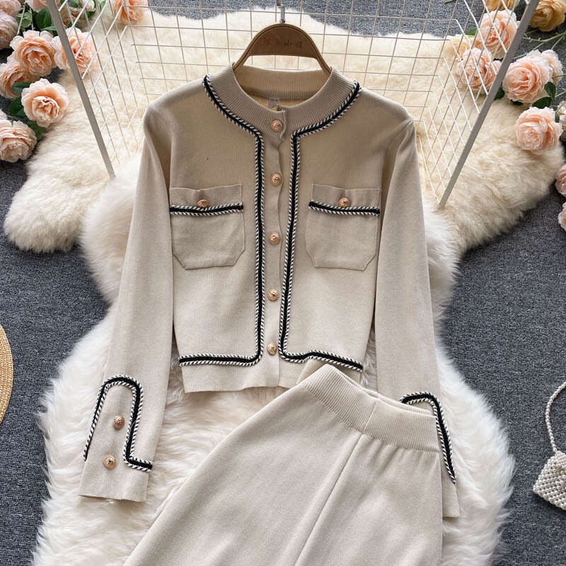Light Mature Style Knitted Suit for Women in Autumn, New Design Sense, Single Breasted Cardigan, High Waist, Slim and Wide Leg Pants, Two-piece Set De