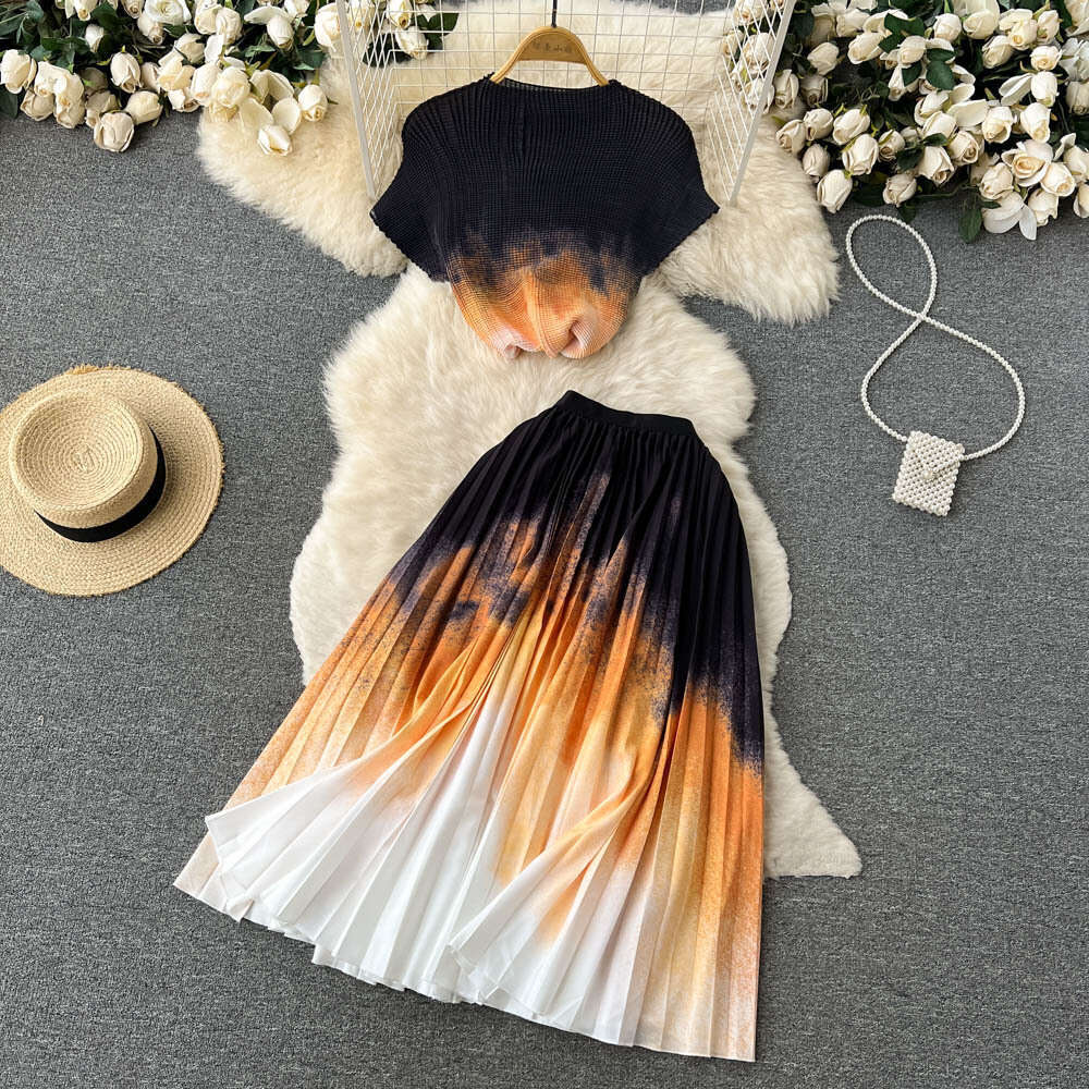 Fashionable and Stylish Printed Short T-shirt Top Two-piece Set for Womens Summer High Waisted, Medium Long Pleated Skirt Short Sexy Lace Dress SKINNY