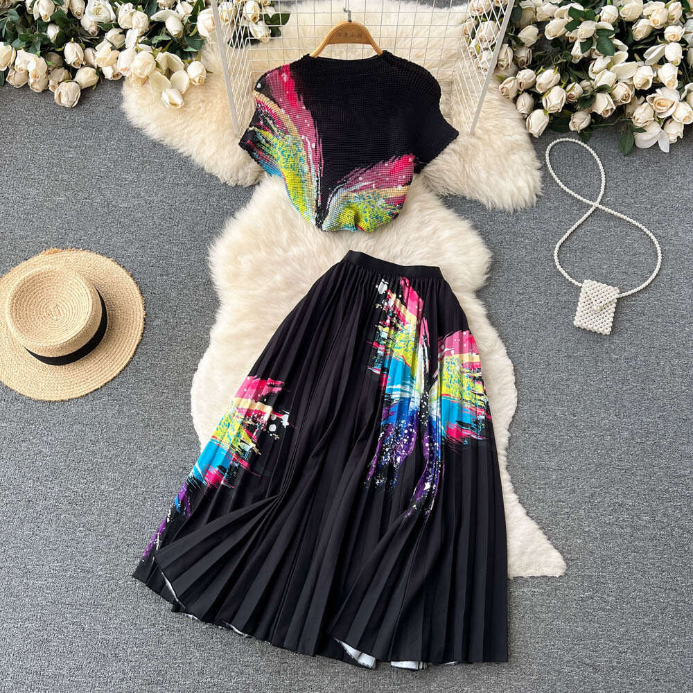 Fashionable and Stylish Printed Short T-shirt Top Two-piece Set for Womens Summer High Waisted, Medium Long Pleated Skirt Short Sexy Lace Dress SKINNY