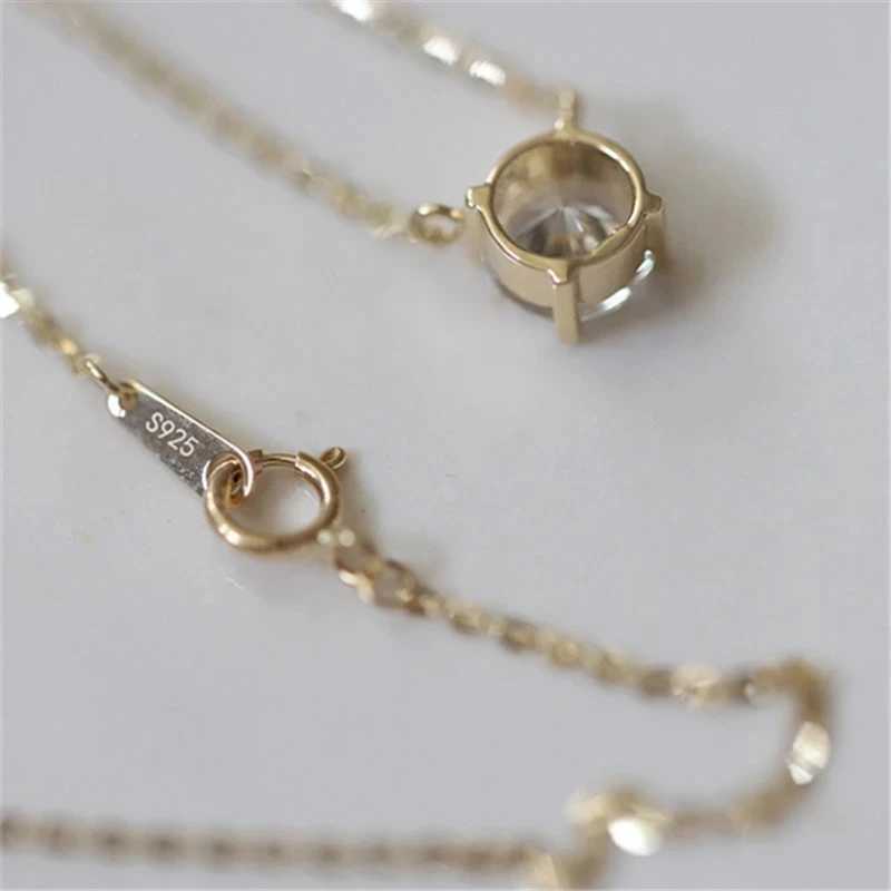 Ventilate 925 sterling silver French simple crystal pendant Clavelle chain necklace for womens lightweight luxury party 14k gold jewelry W241230
