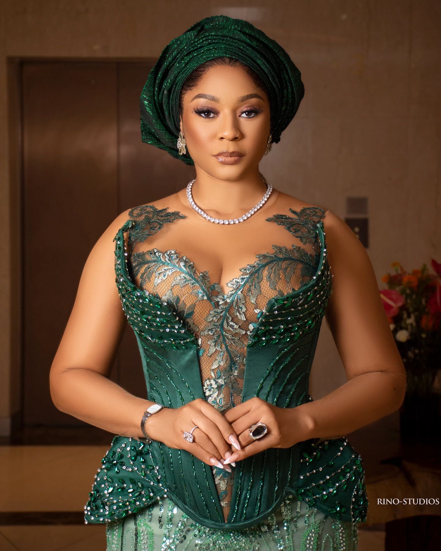 2024 Plus Size Green Illusion Sheath Prom Dress Lacefull Promdress Beaded Evening Formal Party Second Reception Birthday Engagement Gowns Dresses