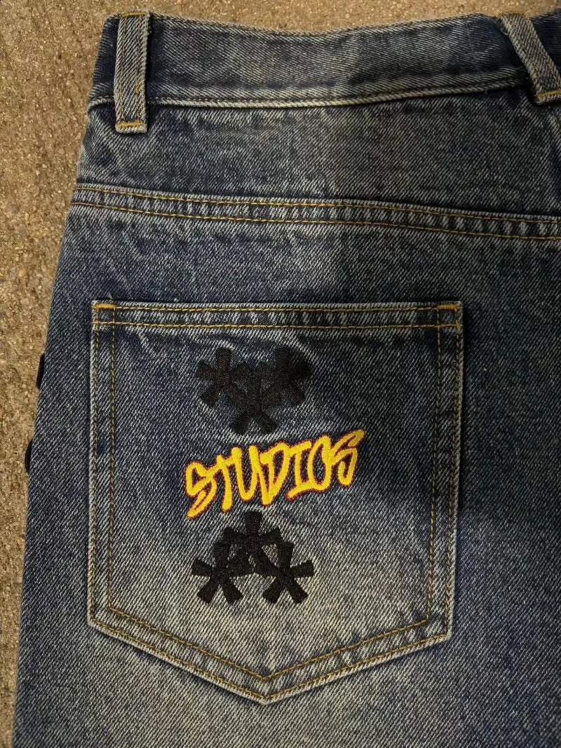 Hip hop Rock street style Jeans Multi-pocket Floral embroidered denim shorts men Y2k Summer Punk loose couple short pants 240722