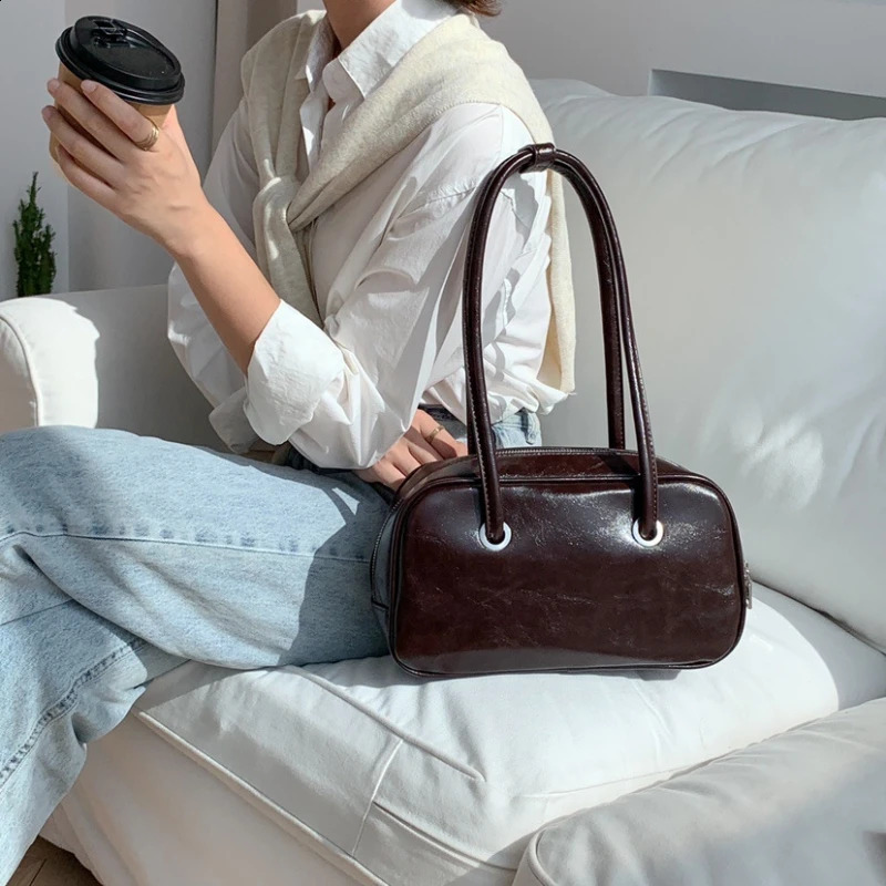 Retro Oil Wax Textured Underarm Bag Large Capacity Shoulder Bag Handbag Boston Pillow Bag Womens Bag 240723