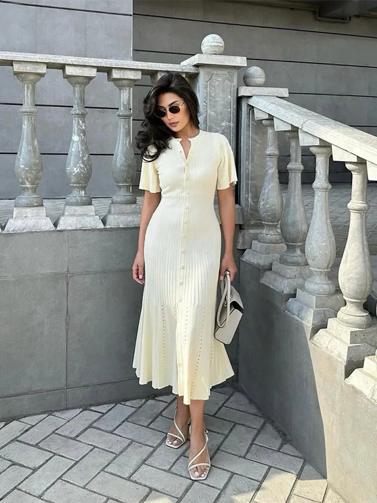 Elegant Solid Pleated Hem Knitted Dress Women Fashion O-neck Short Sleeve Single Breasted Dresses Chic Female High Street Robes 240723