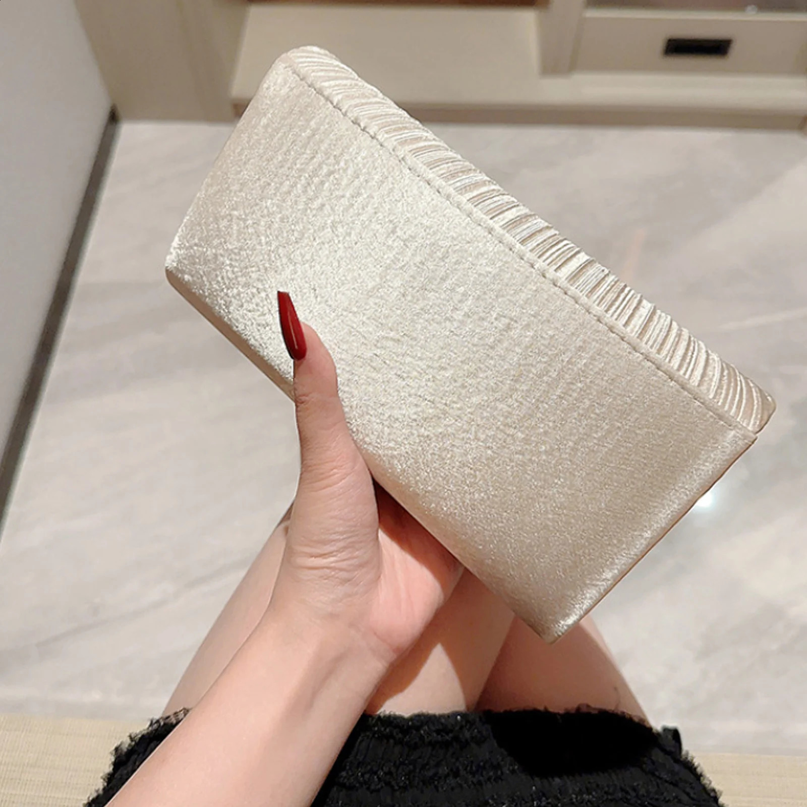 Women Evening Clutch Bags Elegant Female Silver/Black/White Clutch Wedding Purse Party Handbag Ladies Chain Shoulder Bags 250122