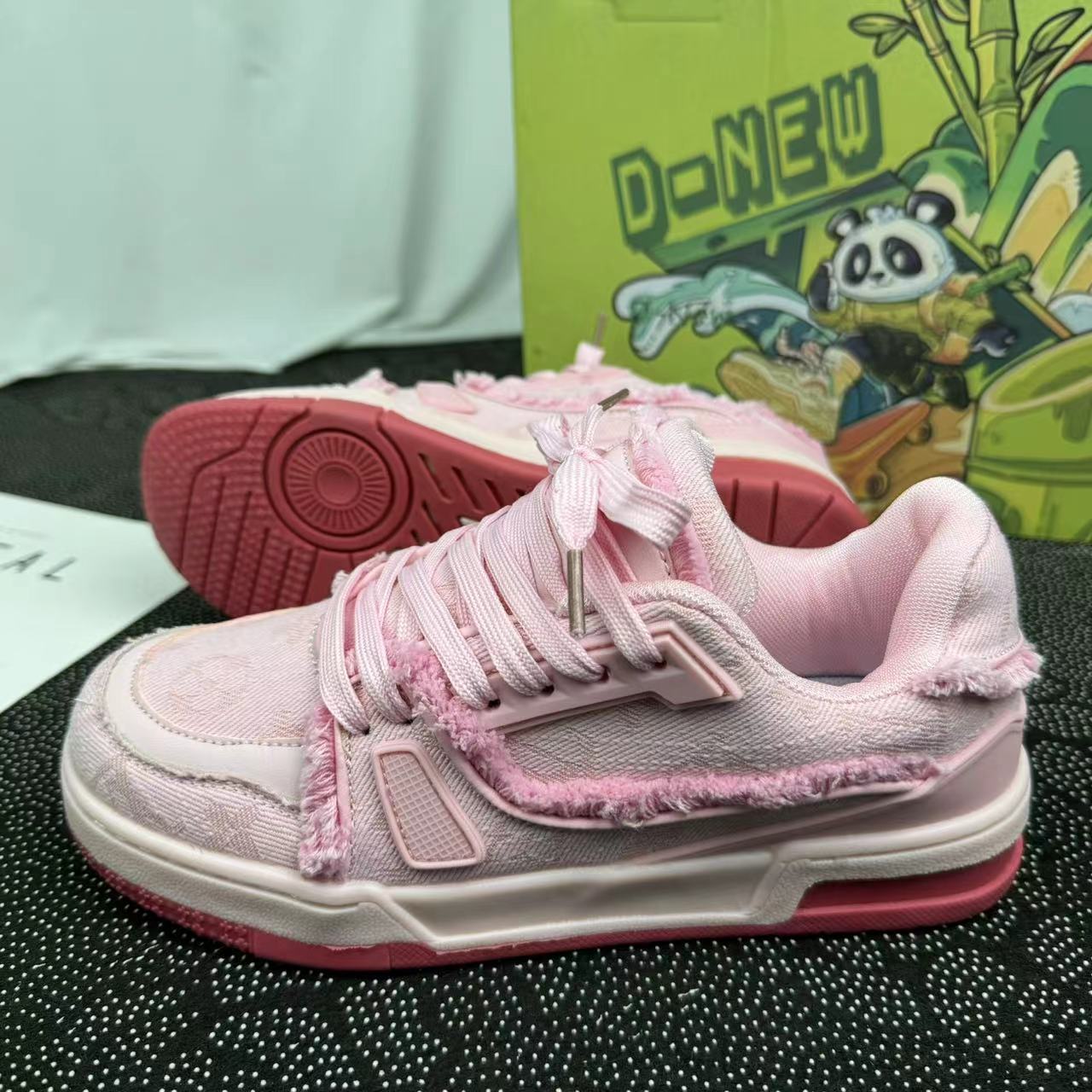 Spring pink denim beard edge bread shoes female couple niche sports casual shoe men 2025s hot