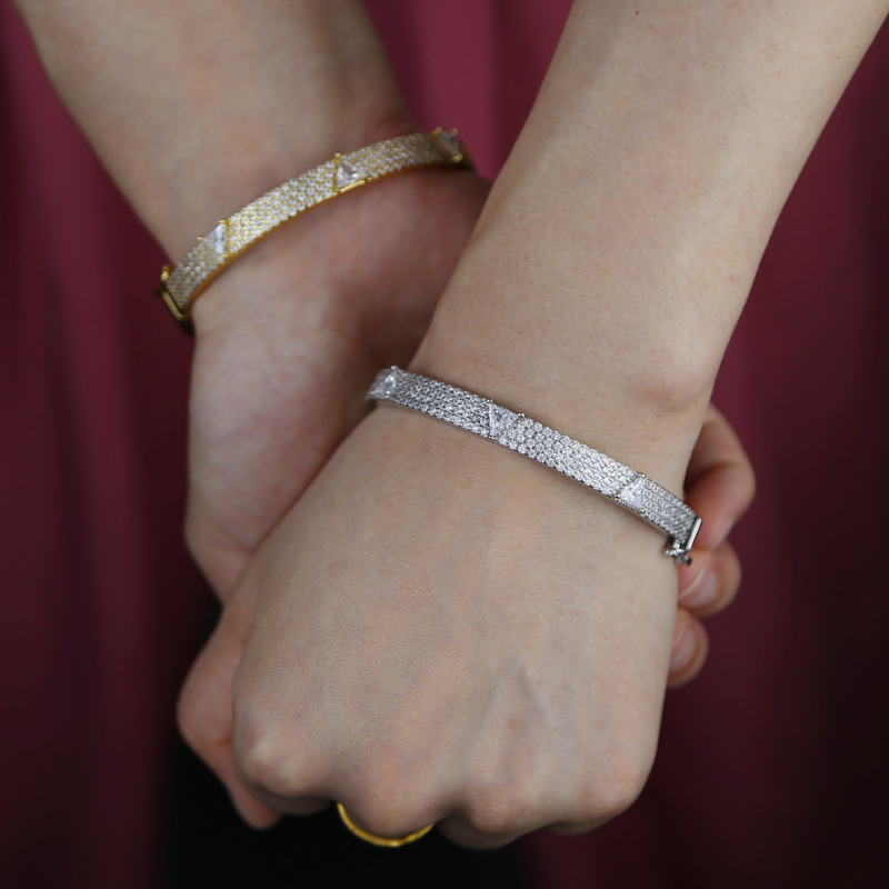 urious Iced Out Womens Triangle Geometric Bracelet with 5A Cubic Zirconia dh5727163