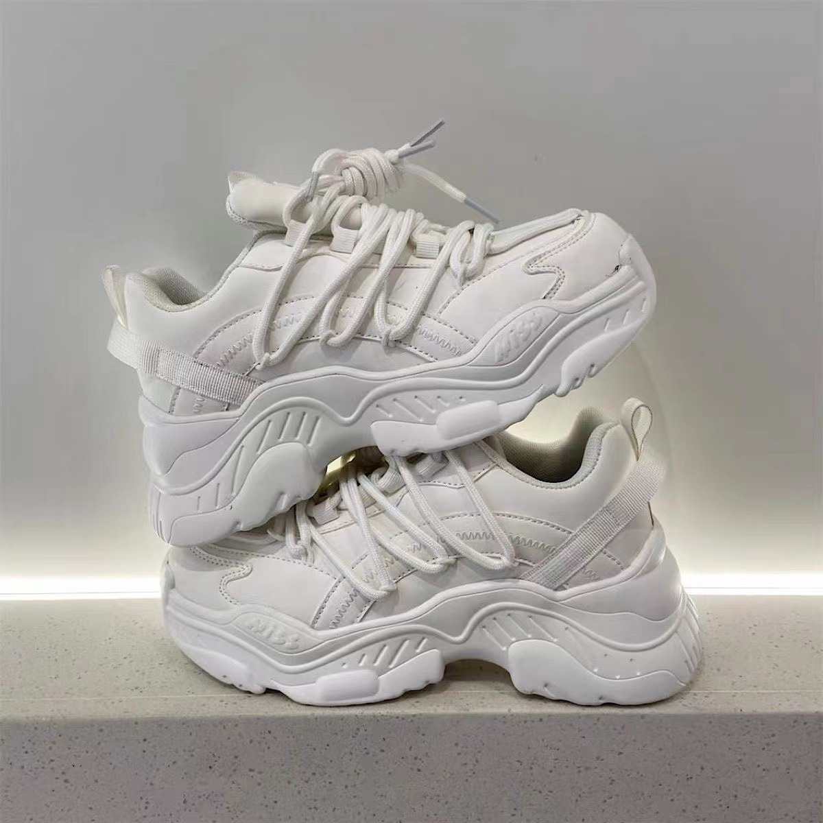 Small graffiti thick soles raise daddy shoes male casual couple all sports small white shoes 2025