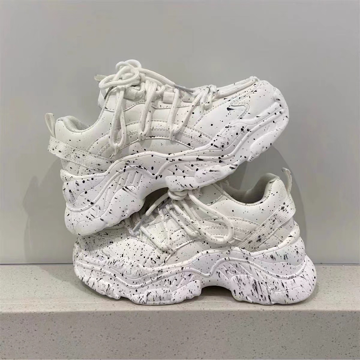 Small graffiti thick soles raise daddy shoes male casual couple all sports small white shoes 2025