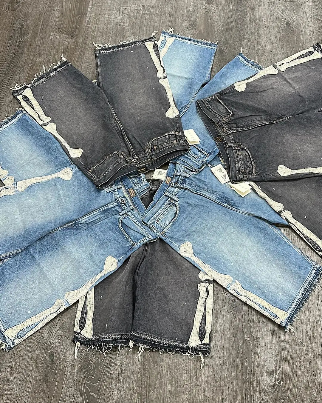 Y2k Fashion Bone Graphics Rhinestone Washed Denim Shorts Mens Loose Street Straight Shorts Harajuku Streetwear Women Pants 240723