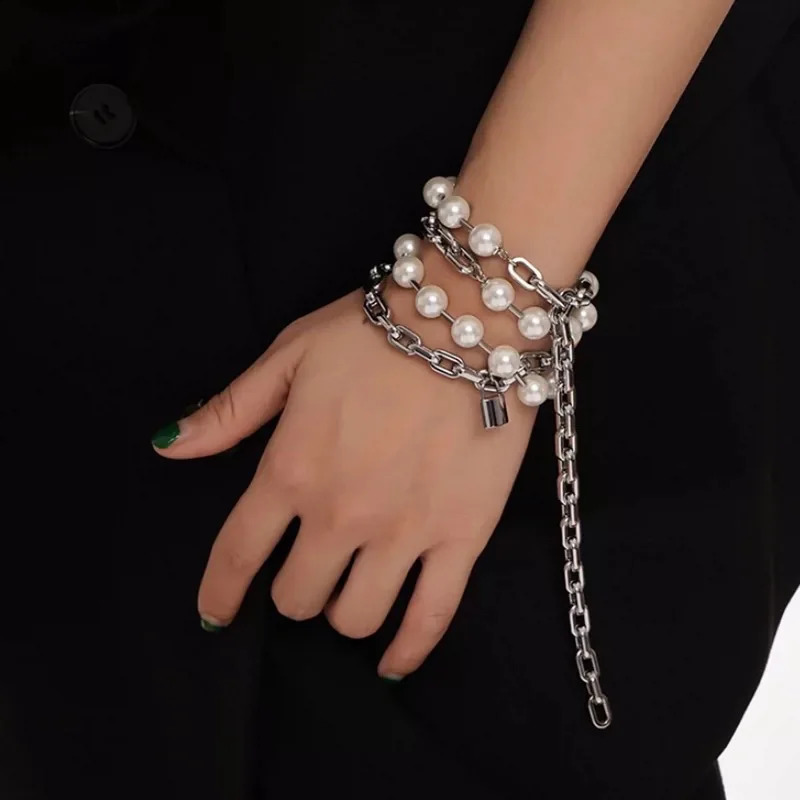 Designer Pearl Lock Pendant Women Sier Color Fashion Goth Jewelry Party Long Necklace Gift 240715