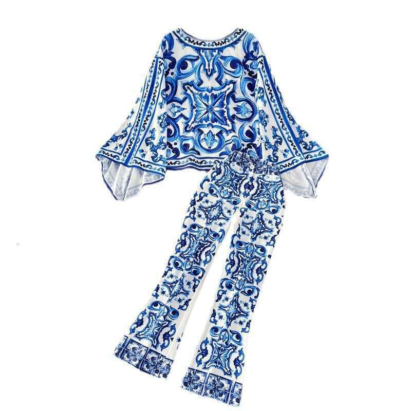 Fashionable and Socialite Style Long Sleeved Round Neck Loose Fitting Set with Celadon Print Two-piece Flared Pants Bifurcated Short Loose Waist BOHO 