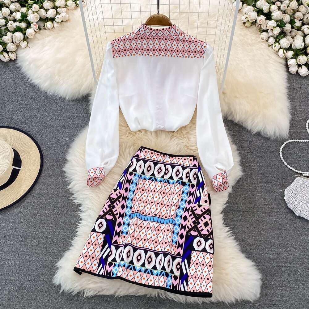 Set the Temperament Positioning of Female Socialites, Print Loose Long Sleeved Shirt Two-piece Set, High Waisted Short Skirt, Spring Self-cultivation 