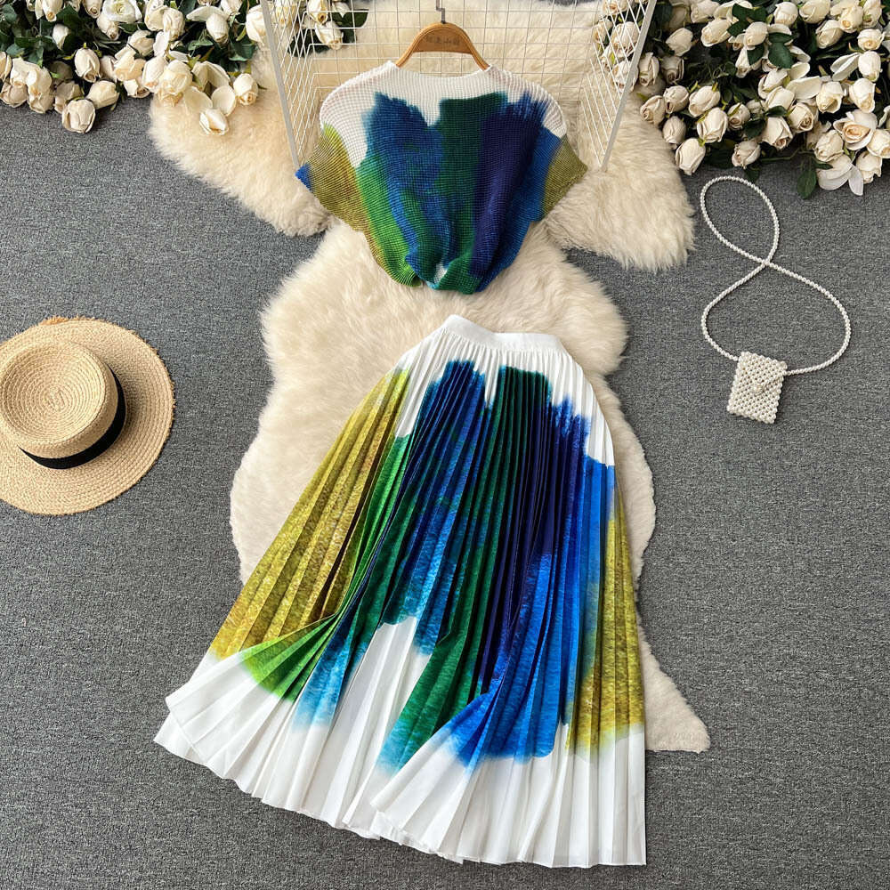 Fashionable and Stylish Printed Short T-shirt Top Two-piece Set for Womens Summer High Waisted, Medium Long Pleated Skirt Short Sexy Lace Dress SKINNY