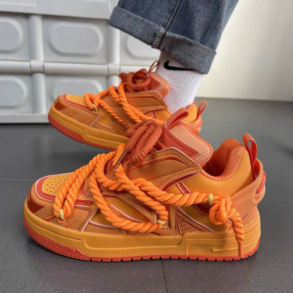 Men's and women's lightweight and versatile thick soled sports shoes