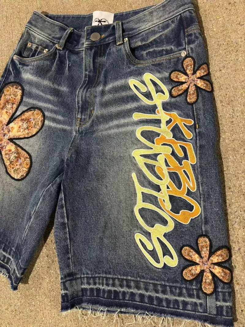 Hip hop Rock street style Jeans Multi-pocket Floral embroidered denim shorts men Y2k Summer Punk loose couple short pants 240722