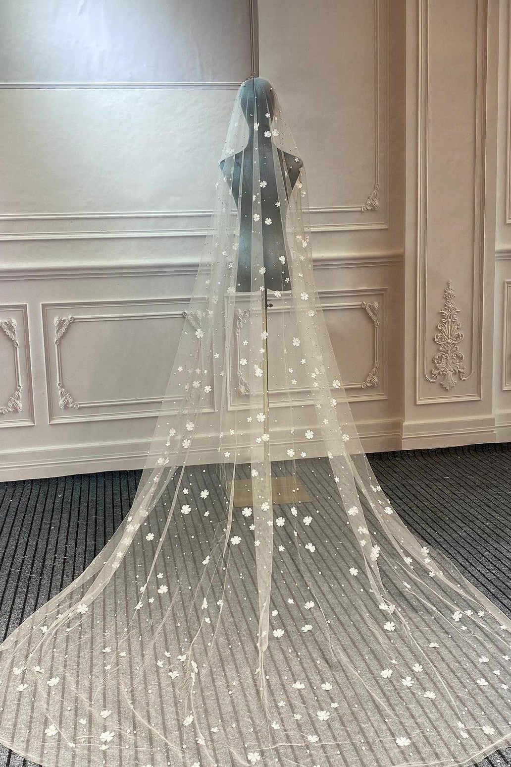Simple Wedding Veil For Bride Flowers Pearls Bridal Veil Long Royal Cathedral Special Cut with Comb Veil White Ivory 3M Wedding Accessories