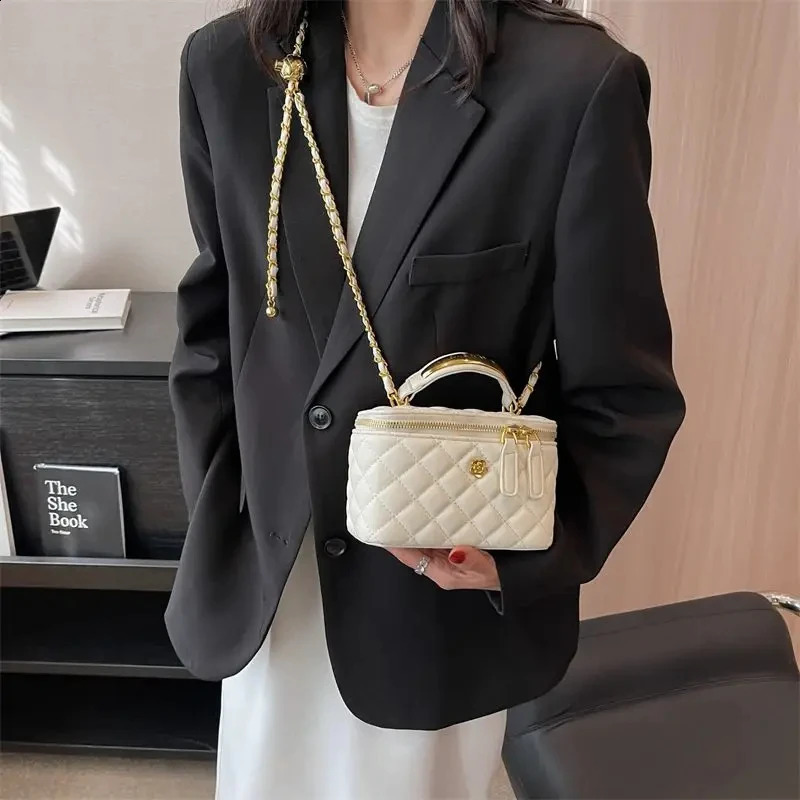 3 Stylish Womens High Quality Adjustable Shoulder Dia-shaped Crossbody Chain Bucket Bag 240729 4