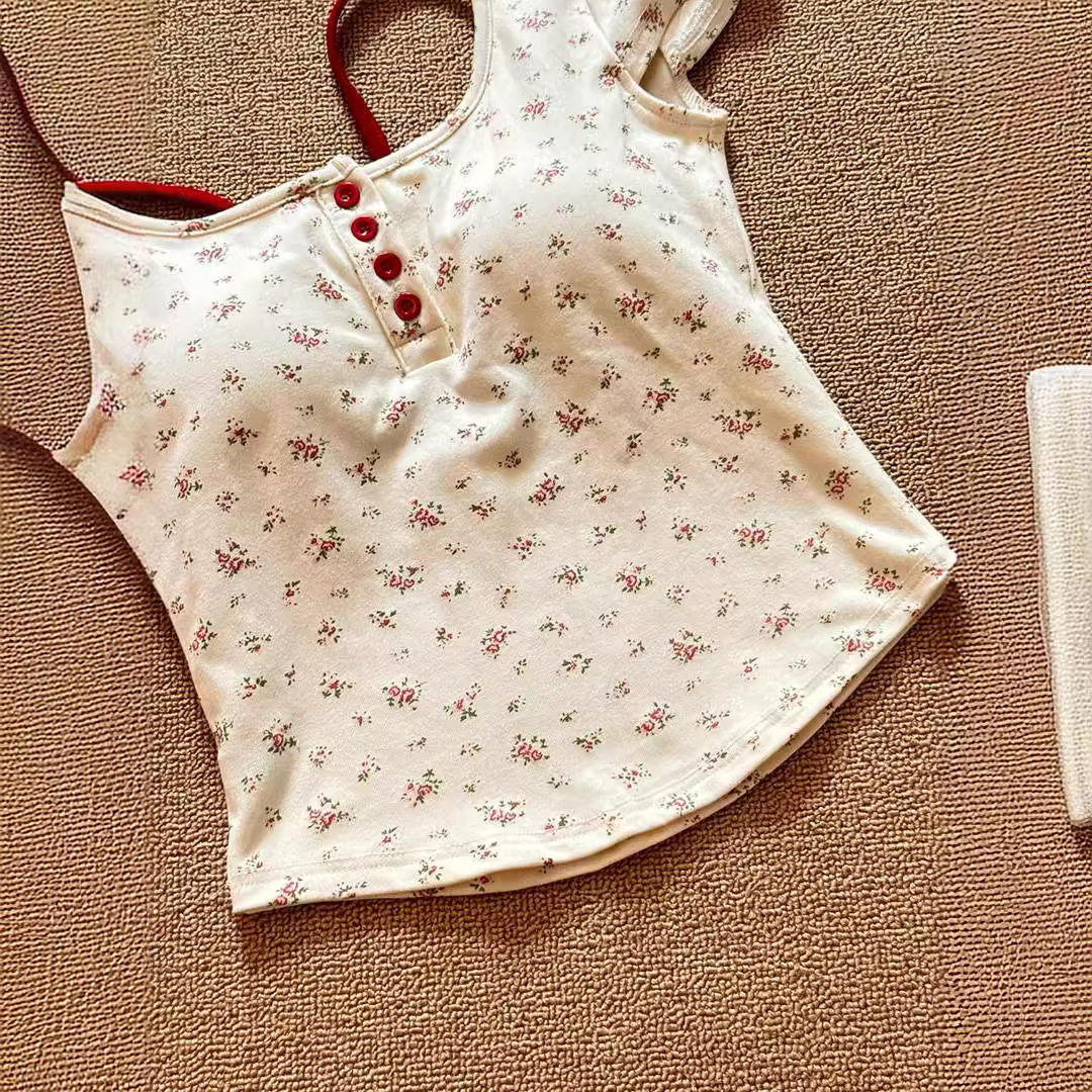 Pure desire small floral fake two-piece short sleeved t-shirt women in summer with chest pad for slimming design, casual and versatile top trend