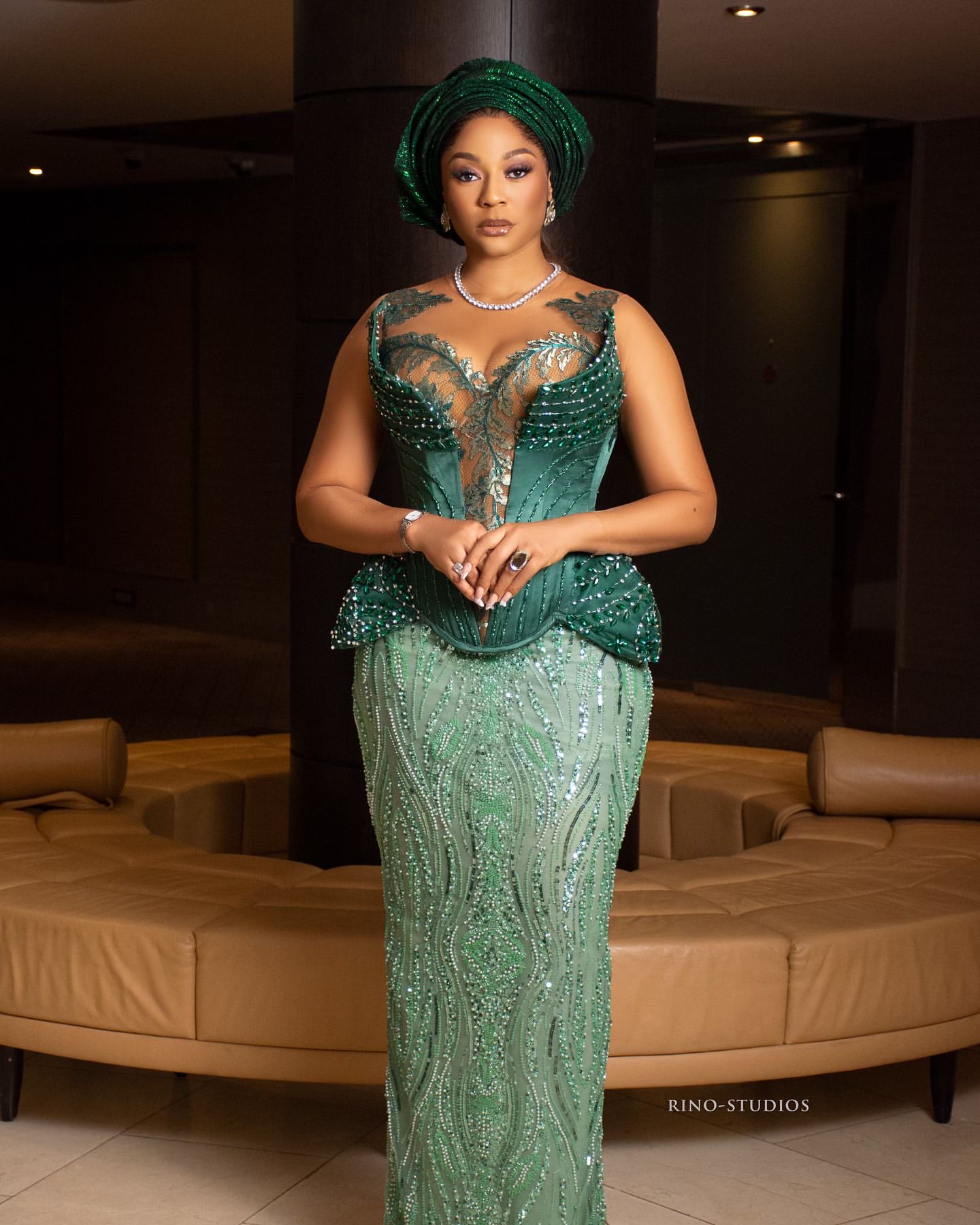2024 Plus Size Green Illusion Sheath Prom Dress Lacefull Promdress Beaded Evening Formal Party Second Reception Birthday Engagement Gowns Dresses