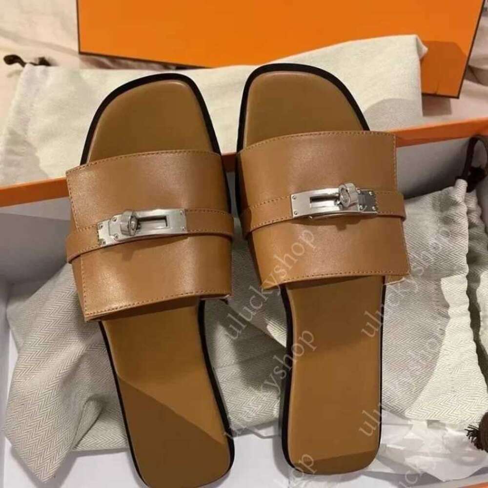 Sandals Luxury Hot Sale Women Slippers Peep Toe Flat Heels Metal Decor Designer Ladies Mules Brand Runway Slides Women Sandalias MujerL464