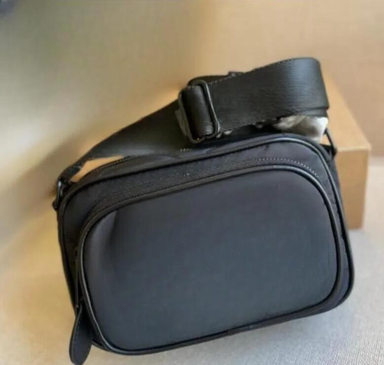 2024 Fashionable and luxurious men's and women's handbags, designer crossbody waist bag, fabric material, delicate texture, waterproof and wear-resistant