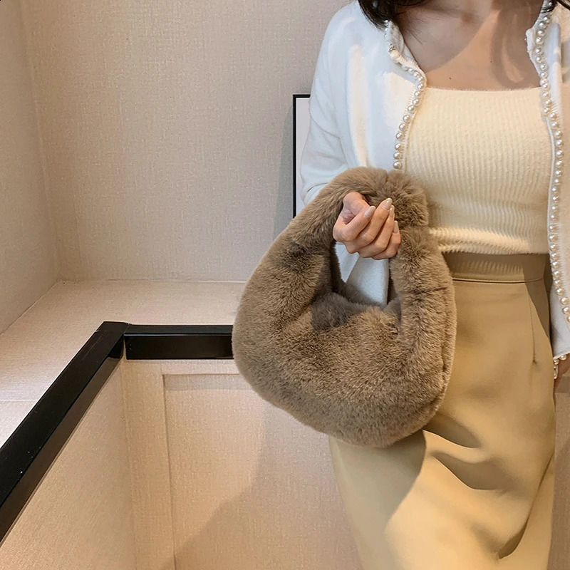 DHXJ Fur Womens Small Half Moon Bag Warm Plush Wrist Bags for Women Fashion Furry Short Handle Clutch Cute Ladies Coin Purses 240822