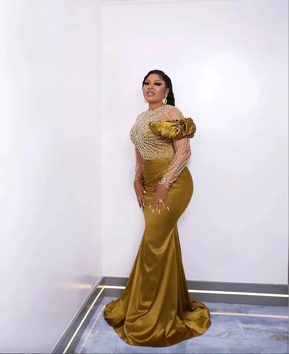 Sexy Gold Satin Beaded Mermaid Prom Dresses 2025 Sheer Neck Long Sleeves Plus Size Formal Evening Ocn Gowns