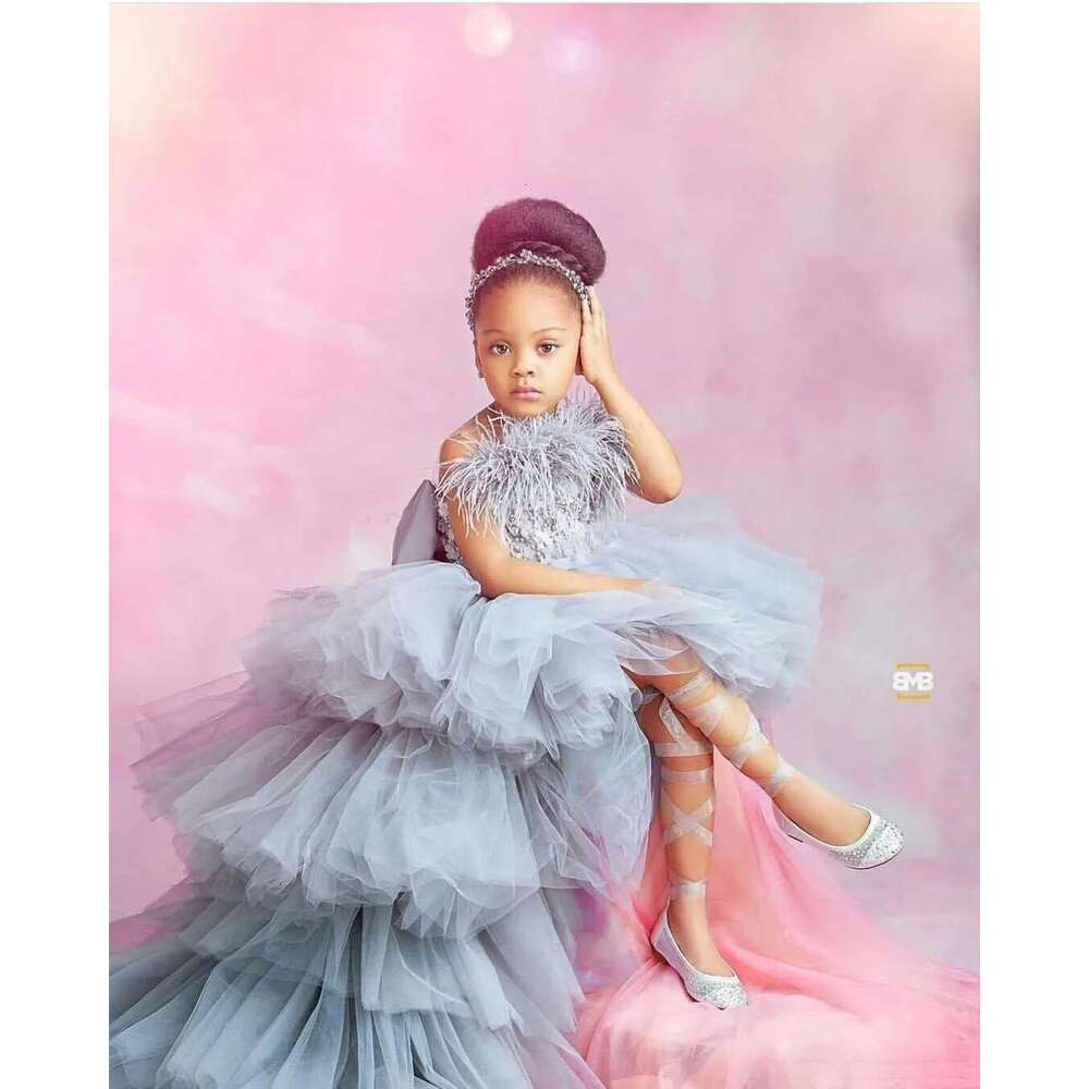 Lace New Appliqued High Low Wer Girl Dresses For Wedding Tiered Skirts Little Girls Pageant Dress Feather First Holy Communion Gowns S