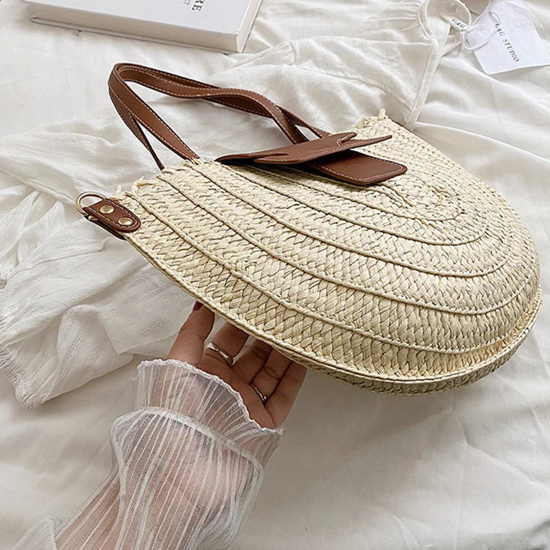 Summer Women Travel Straw Bags Rattan Shoulder Crossbdoy Handmade Woven Beach Bag Female Large Capacity Saddle Handbags Tote 240724
