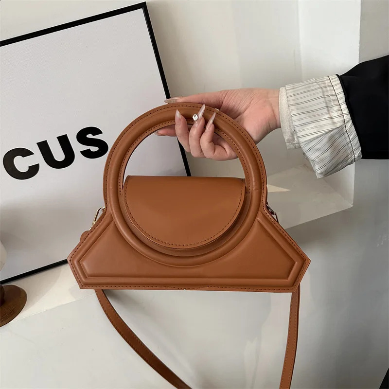2024 Spring Womens Personalized Handbag Unique Solid Color Shoulder Bag Ins Messenger Bag Mini Square Womens Handbag 240923