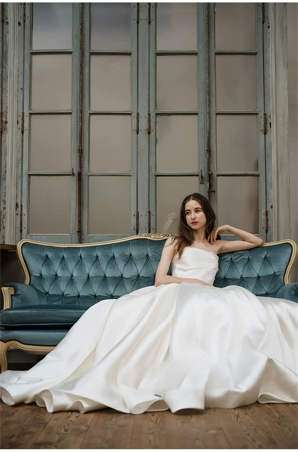 OLOEY Vintage France Strapless Wedding Dresses Photoshoot Pleated Satin Sleeveless Sweep Train Bridal Gowns Vestido De Noiva