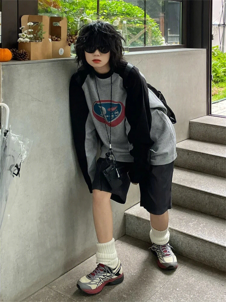 QWEEK Y2K Vintage Long Sleeve T-Shirt Women Harajuku Streetwear Gray Pullover Sweatshirts Oversized Retro Patchwork Print Tees 240806