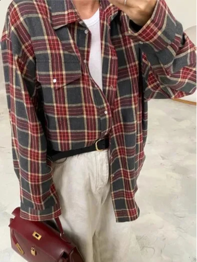 Women Vintage Long Sleeve Shirt Oversized Plaid Autumn Winter Fashion Loose Lapel Pocket Fit Blouse Korean Style 240723