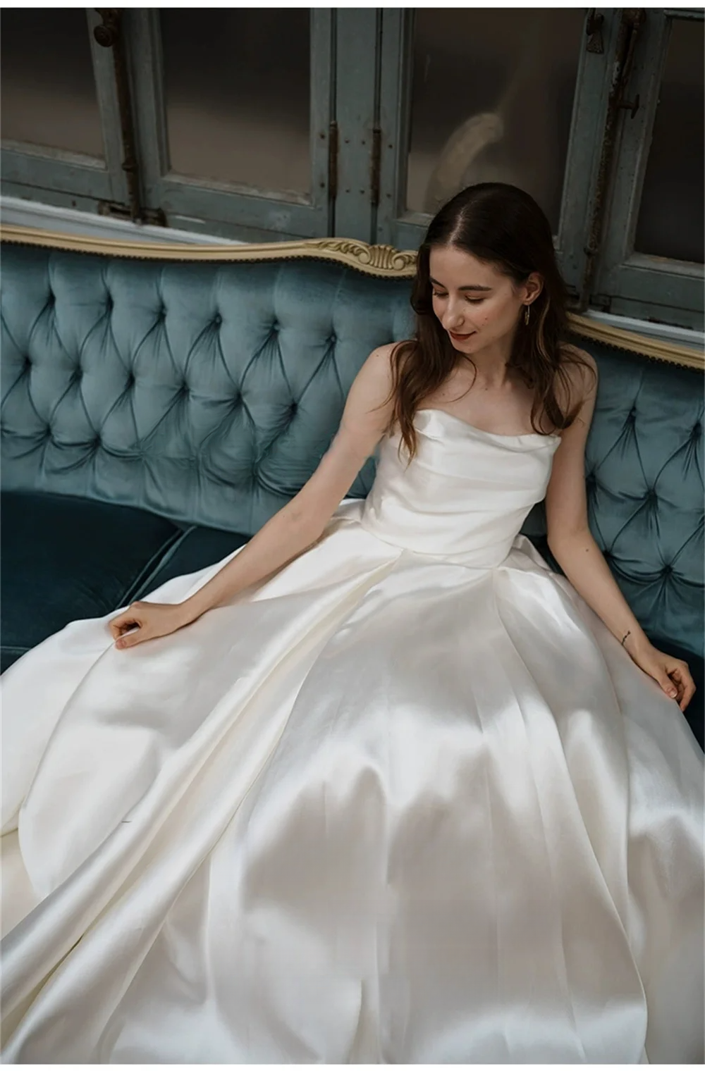 OLOEY Vintage France Strapless Wedding Dresses Photoshoot Pleated Satin Sleeveless Sweep Train Bridal Gowns Vestido De Noiva
