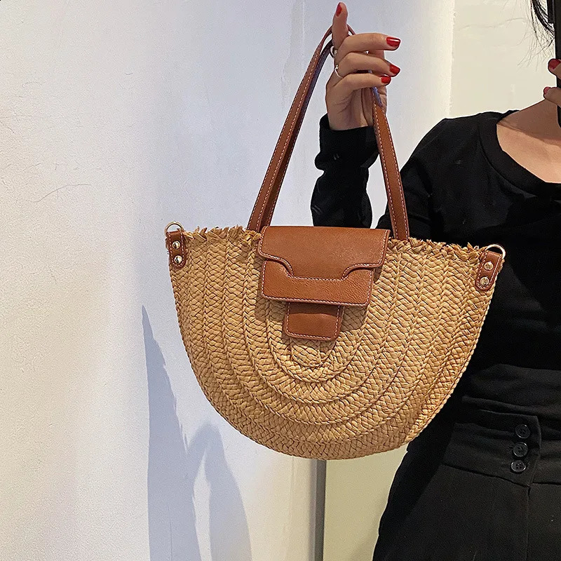 Summer Women Travel Straw Bags Rattan Shoulder Crossbdoy Handmade Woven Beach Bag Female Large Capacity Saddle Handbags Tote 240724