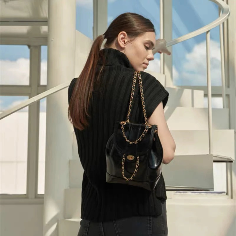 Women Korea Autumn Spring Mini Chains Backpack Female Student Oil Wax Leather Shoulder Bag Travel Bagpack Black Rucksack 240725