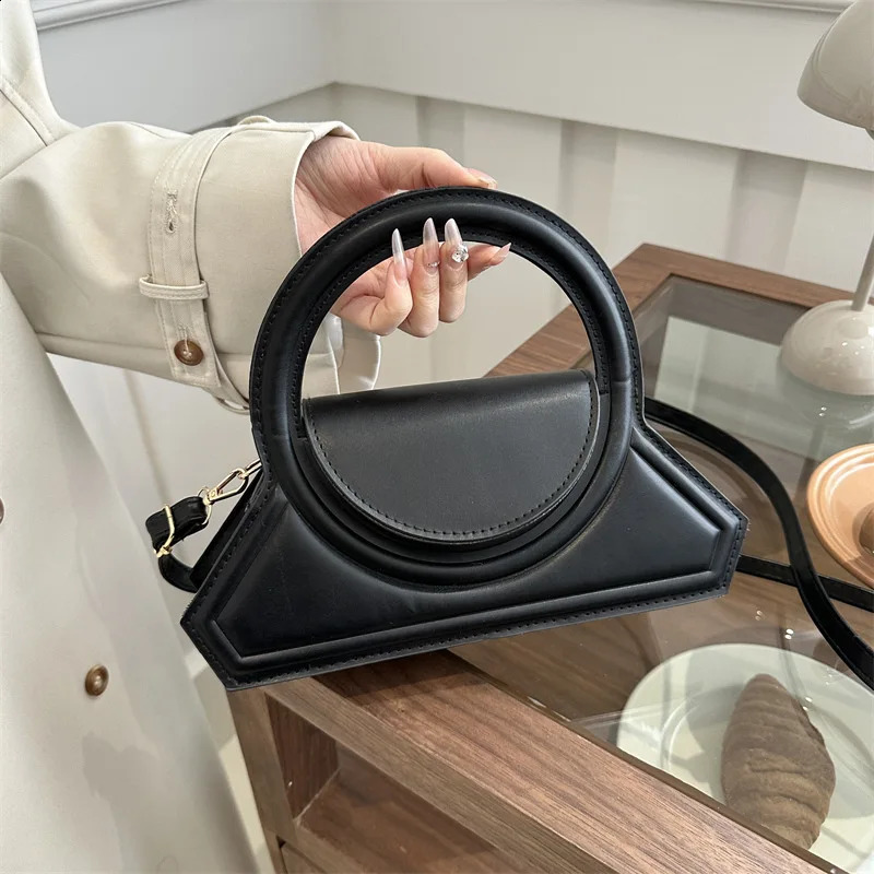 2024 Spring Womens Personalized Handbag Unique Solid Color Shoulder Bag Ins Messenger Bag Mini Square Womens Handbag 240923