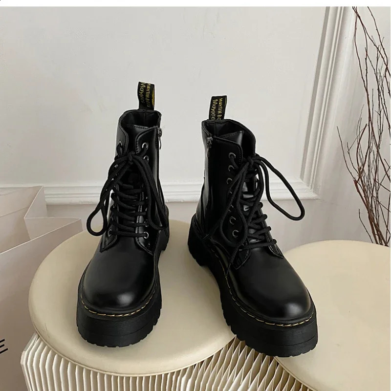 2025 New Minimalist Front Lace-up Combat 5Cm Chunky Heel Platform Women British Style Thick Sole Increase Height Casual Boots 240719