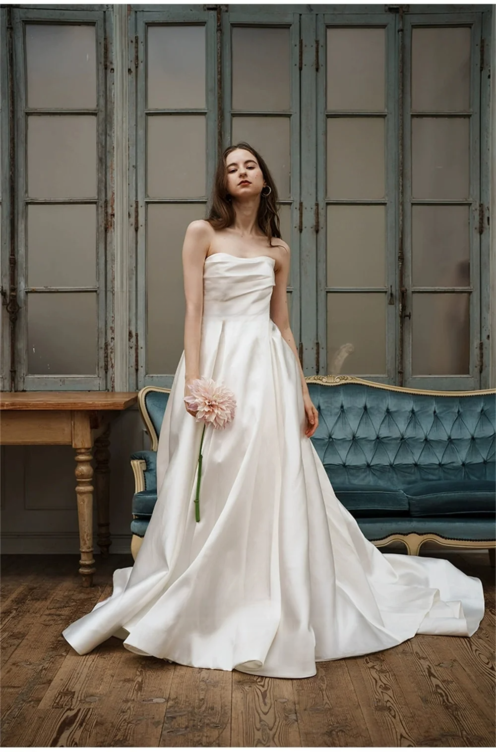 OLOEY Vintage France Strapless Wedding Dresses Photoshoot Pleated Satin Sleeveless Sweep Train Bridal Gowns Vestido De Noiva
