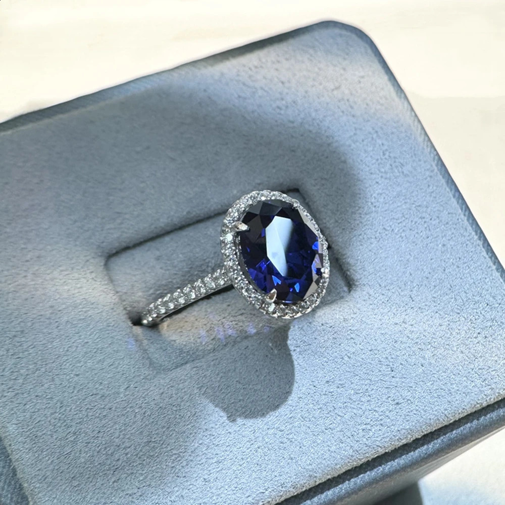 Vinregem 8*10 MM Oval Cut Sapphire High Carbon Diamond Gemstone Women Ring 925 Sterling Silver Wedding Engagement Fine Jewelry 240723