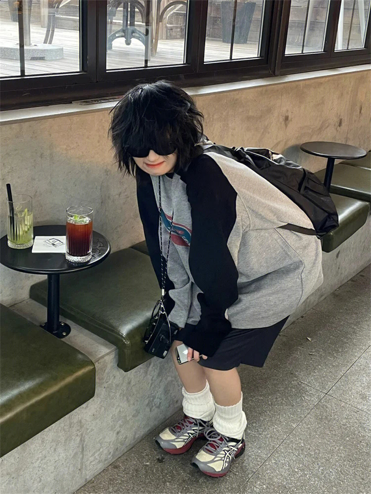 QWEEK Y2K Vintage Long Sleeve T-Shirt Women Harajuku Streetwear Gray Pullover Sweatshirts Oversized Retro Patchwork Print Tees 240806