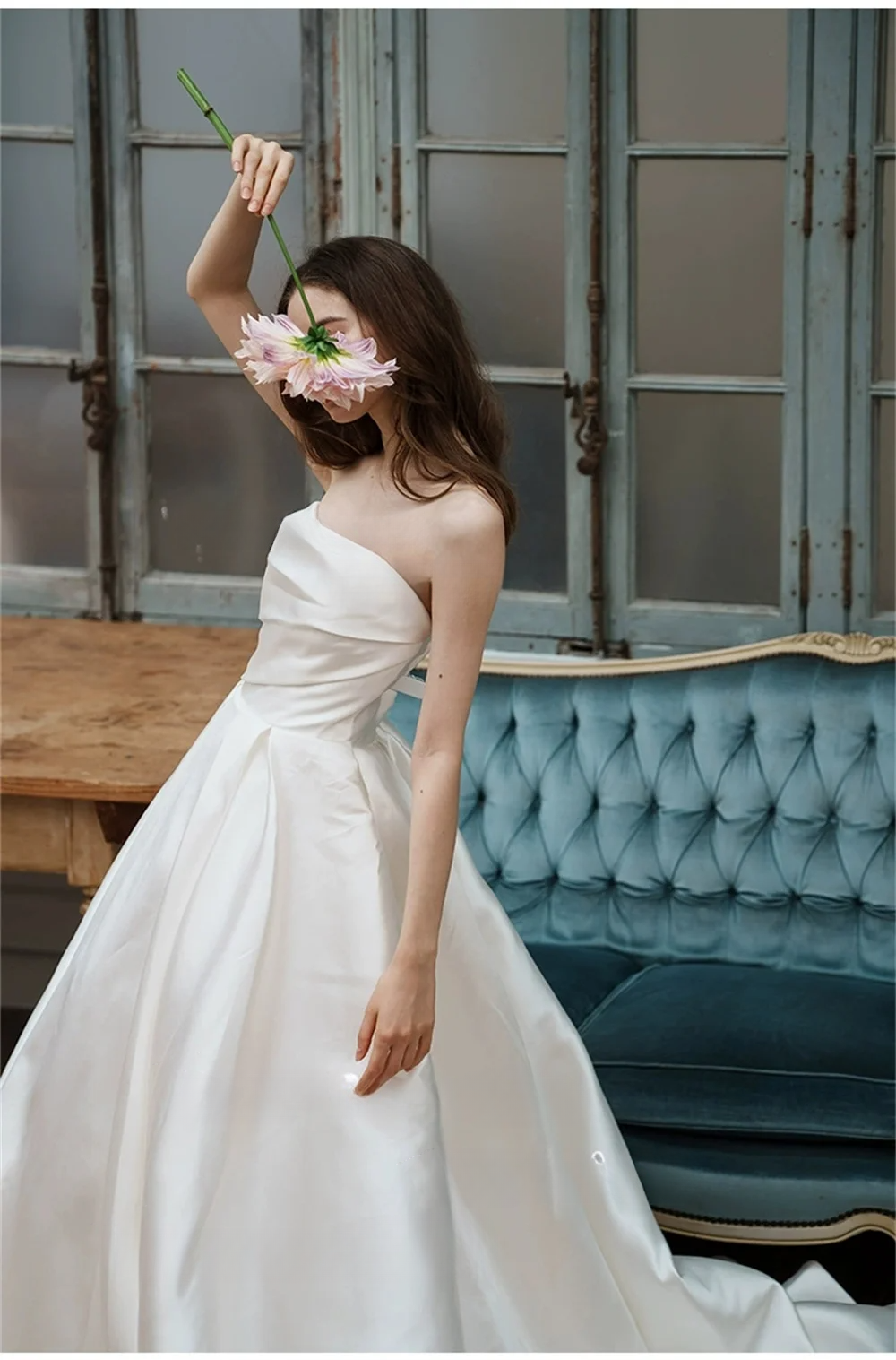 OLOEY Vintage France Strapless Wedding Dresses Photoshoot Pleated Satin Sleeveless Sweep Train Bridal Gowns Vestido De Noiva