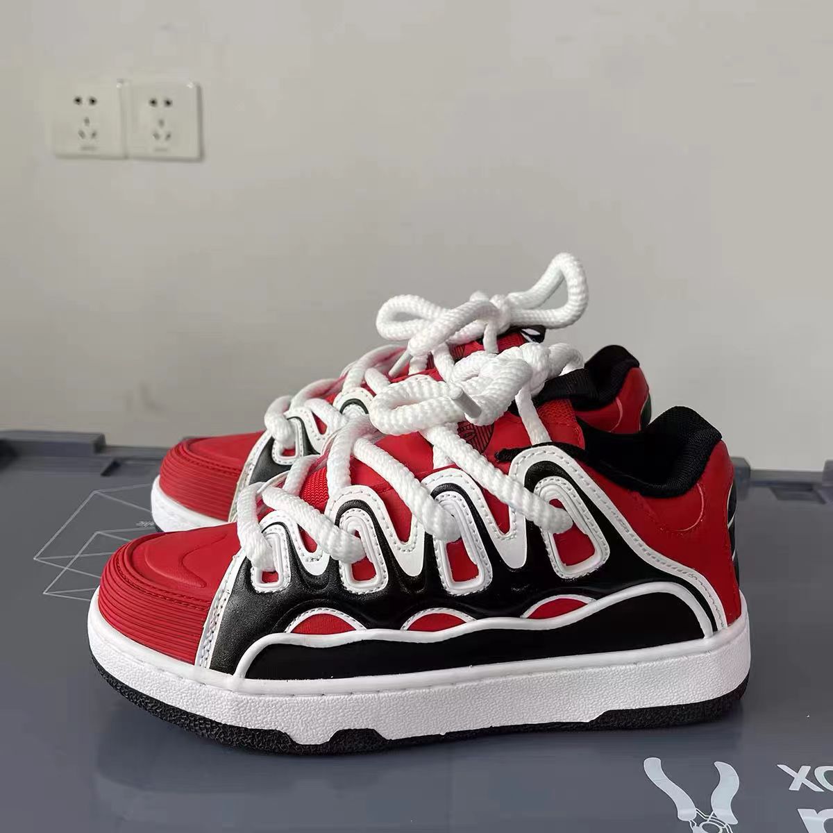 Men's and women's color blocked low cut casual skateboard shoes