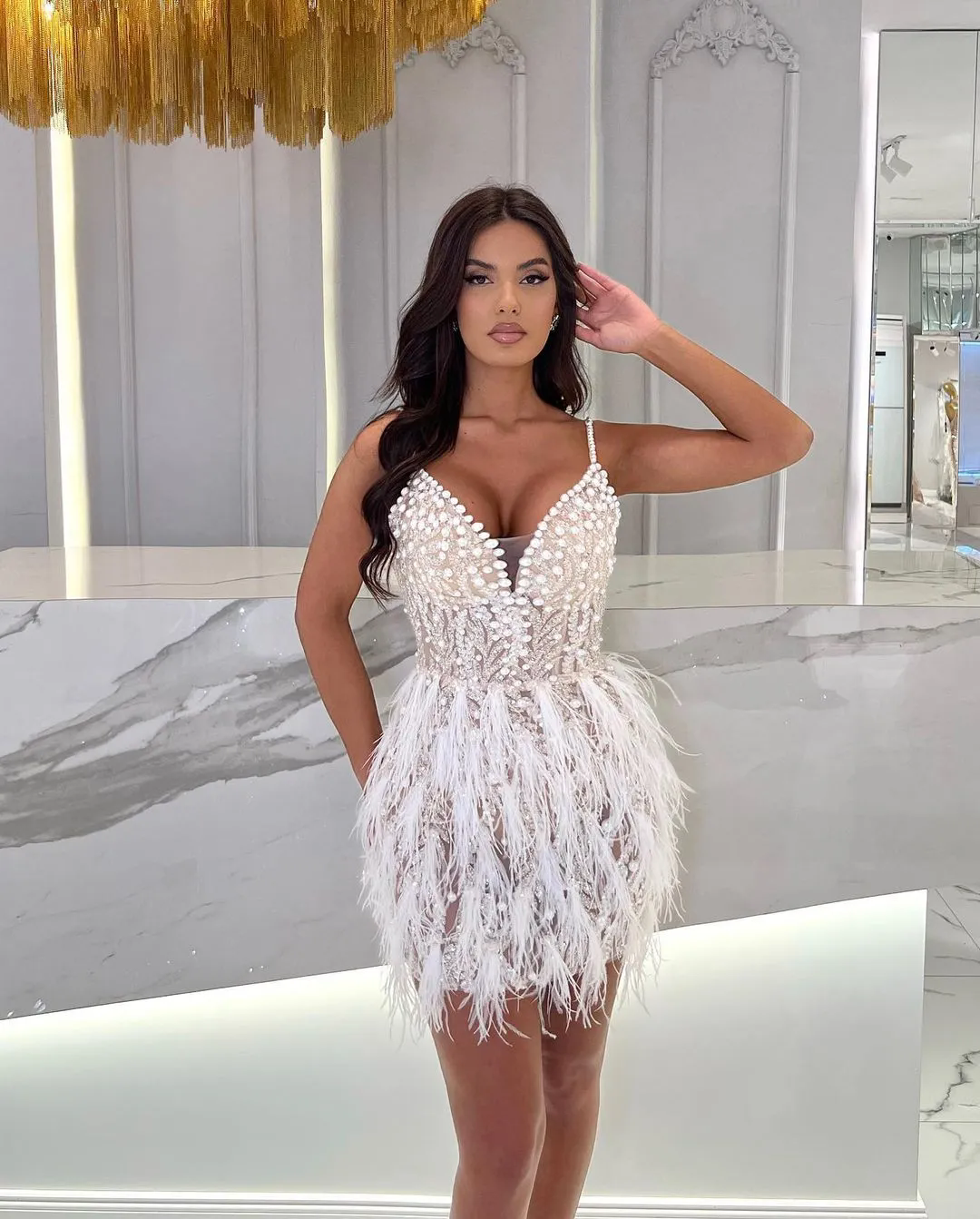 Sexy White Lace Short Prom Dresses 2025 Spaghetti Straps Heavy Pearls Knee Length With Feather tail Club Evening Ocn Gowns