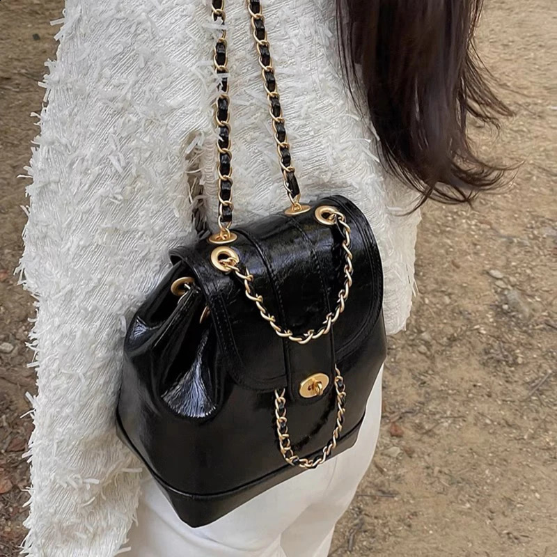 Women Korea Autumn Spring Mini Chains Backpack Female Student Oil Wax Leather Shoulder Bag Travel Bagpack Black Rucksack 240725