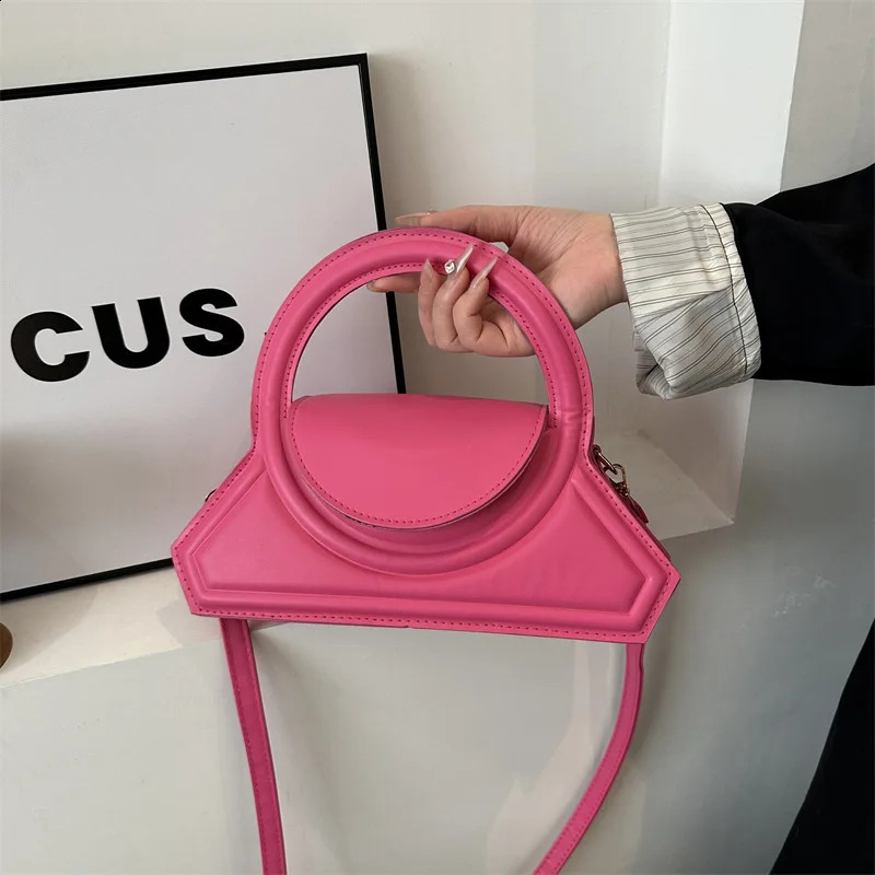 2024 Spring Womens Personalized Handbag Unique Solid Color Shoulder Bag Ins Messenger Bag Mini Square Womens Handbag 240923