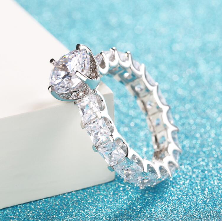 Size 5 10 Sparkling Handmade Wedding Rings Luxury Jewelry 925 Sterling Silver Round Cut White Topaz Lab Designer Moissanite Diamond Elegant Party Wome